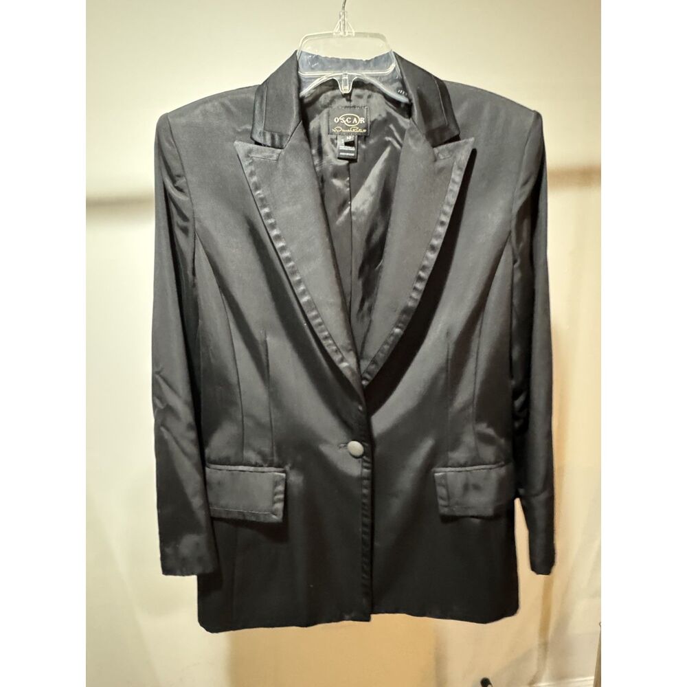 Classic Black Oscar by Oscar De La Renta Blazer